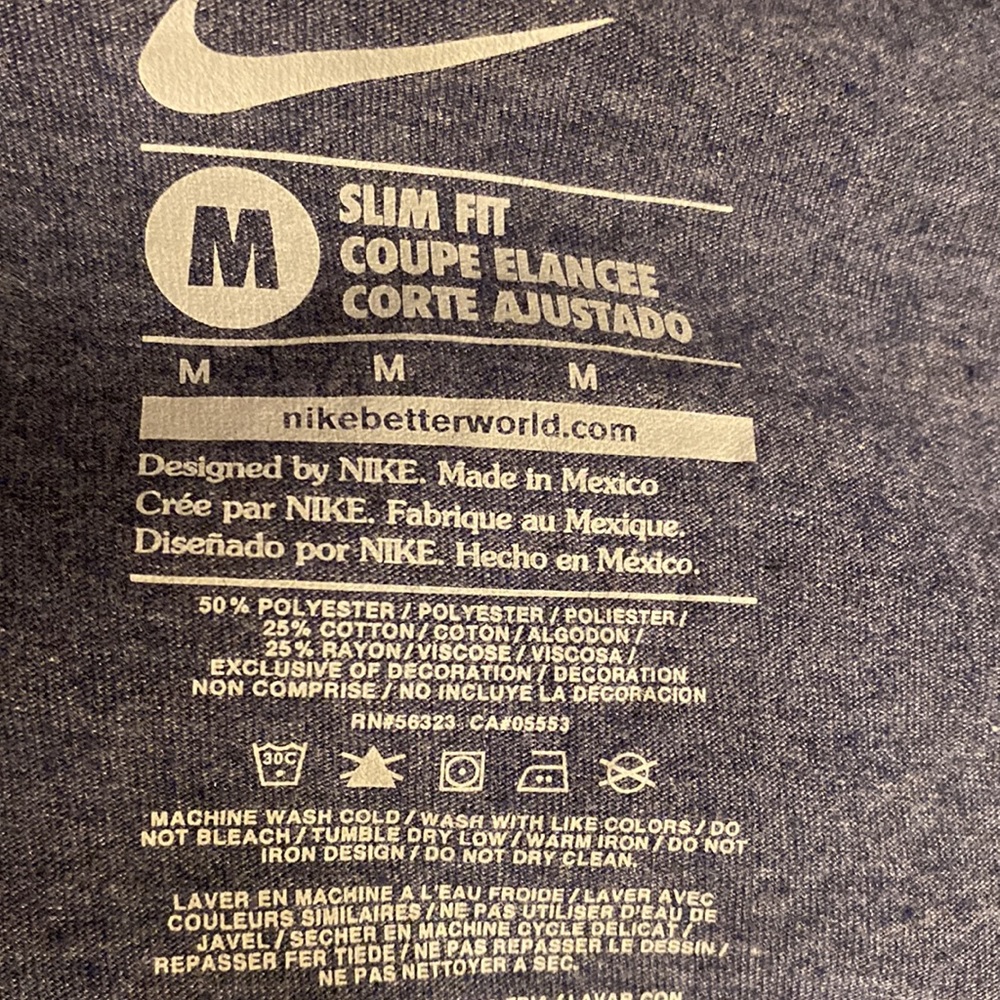Nike Women's SlimFit Detroit Tigers Shirt size Medium - Picture 7 of 8